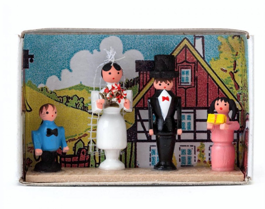 Authentic German Gifts * | Frankenmuth Clock Company 028/065 Matchbox Scene With Wedded Couple German Souvenirs