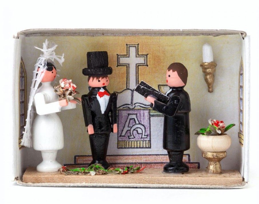 Authentic German Gifts * | Frankenmuth Clock Company 028/094 Matchbox Scene With Bride & Groom